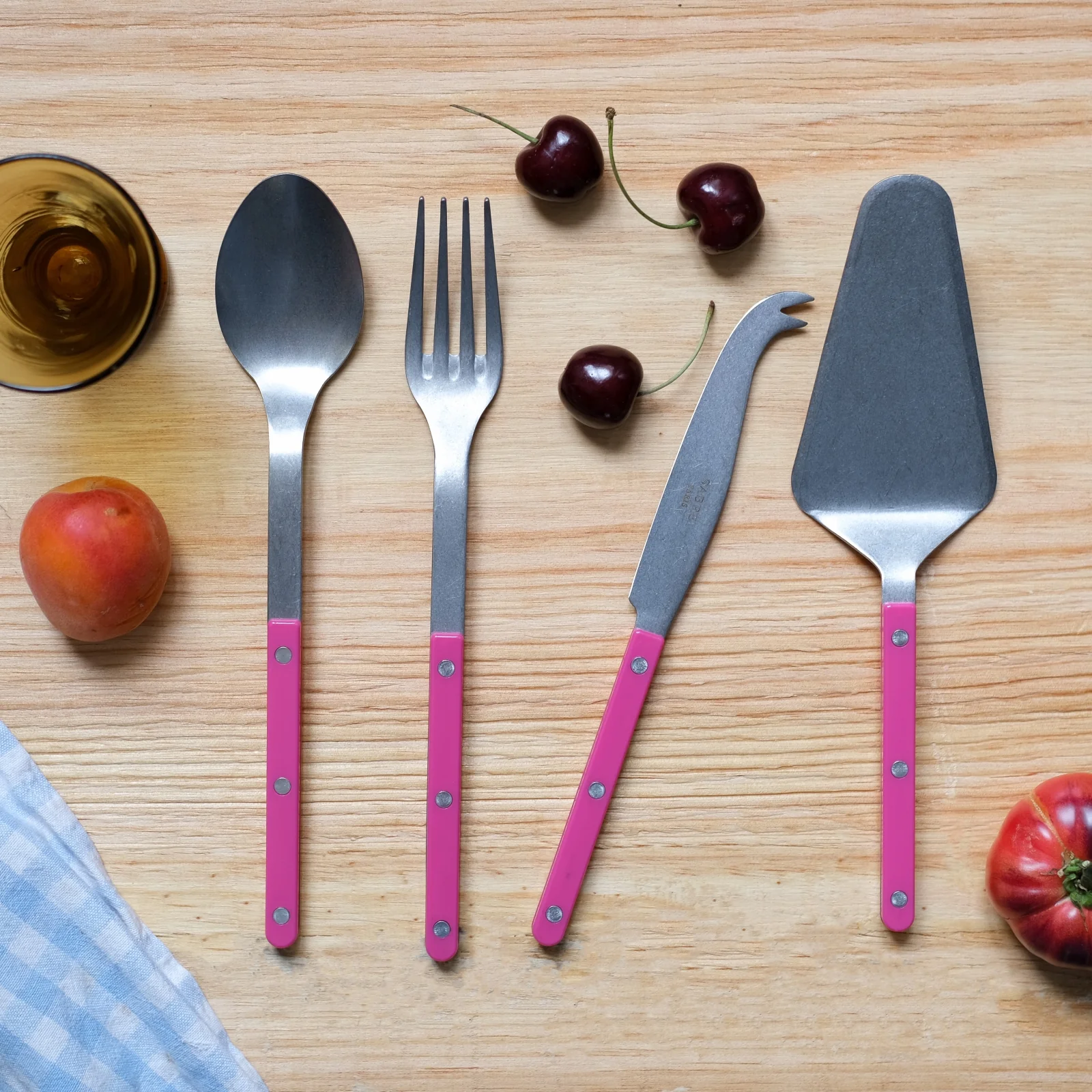 Bistrot Vintage Uni, Framboise - Set Les Essentiels Bistrot - ensemble de 4 couverts de service - Image 2